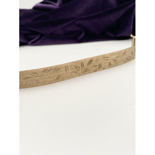 24 - A BEAUTIFUL 9CT GOLD CHASED LINK BRACELET, brick link bracelet with delicate chase work to exterior,... 