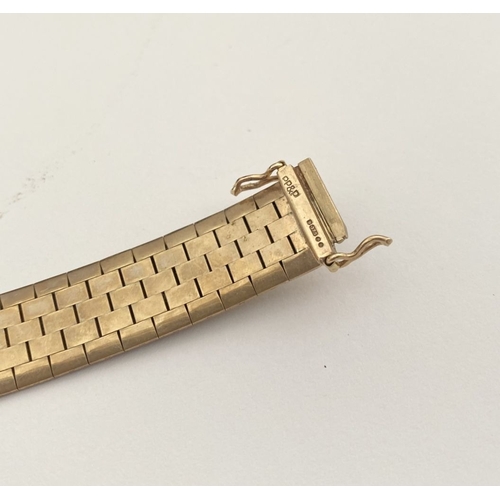24 - A BEAUTIFUL 9CT GOLD CHASED LINK BRACELET, brick link bracelet with delicate chase work to exterior,... 
