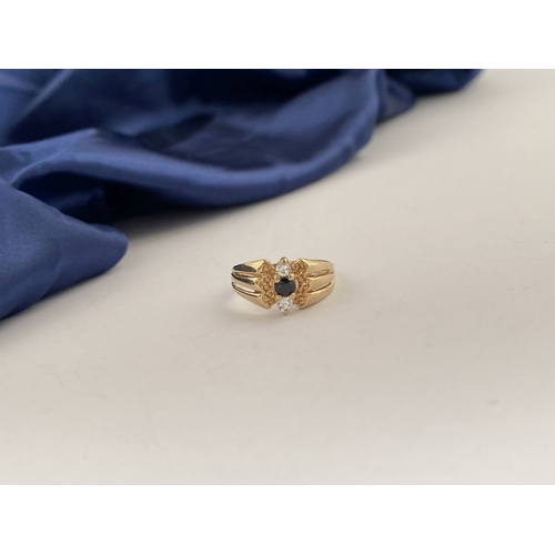254 - A PRETTY IRISH 9CT GOLD THREE STONE RING, central round cut blue gemstone with two round cut clear g... 
