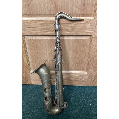 264 - A MUSICAL INSTRUMENT LOT TO INCLUDE (i) a vintage flatback 8 string mandolin, possibly by Lignatone,... 