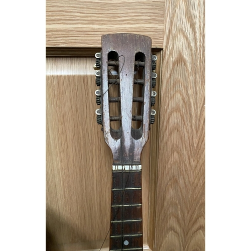 264 - A MUSICAL INSTRUMENT LOT TO INCLUDE (i) a vintage flatback 8 string mandolin, possibly by Lignatone,... 