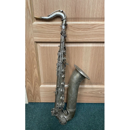 264 - A MUSICAL INSTRUMENT LOT TO INCLUDE (i) a vintage flatback 8 string mandolin, possibly by Lignatone,... 
