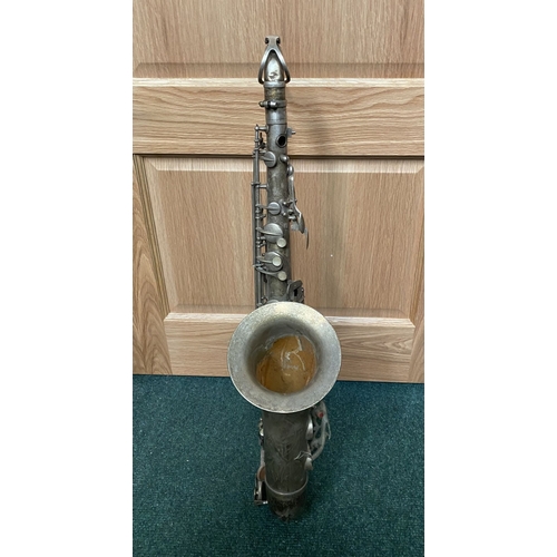 264 - A MUSICAL INSTRUMENT LOT TO INCLUDE (i) a vintage flatback 8 string mandolin, possibly by Lignatone,... 