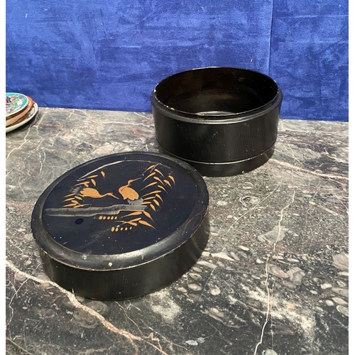 278 - A CHINESE & JAPANESE LOT, to include (i) a black lacquered circular box, with painted decoration to ... 