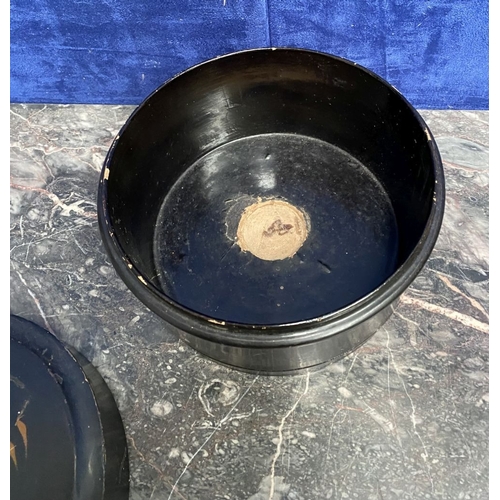 278 - A CHINESE & JAPANESE LOT, to include (i) a black lacquered circular box, with painted decoration to ... 