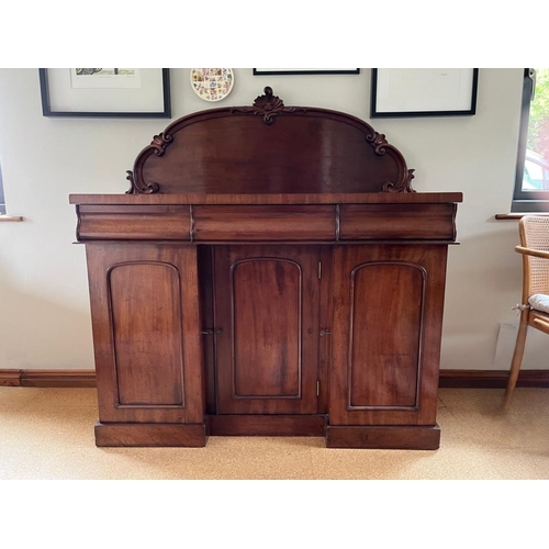 34 - A VERY GOOD CHIFFONIER CHEST/SIDEBOARD, the arched gallery to back with carved scrolling border, ben... 