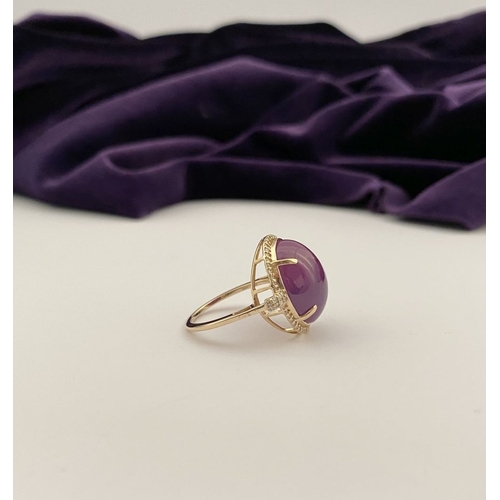 35 - A STRIKING 14CT YELLOW GOLD OVAL CABOCHON RUBY & DIAMOND CLUSTER RING, with central oval cabochon cu... 