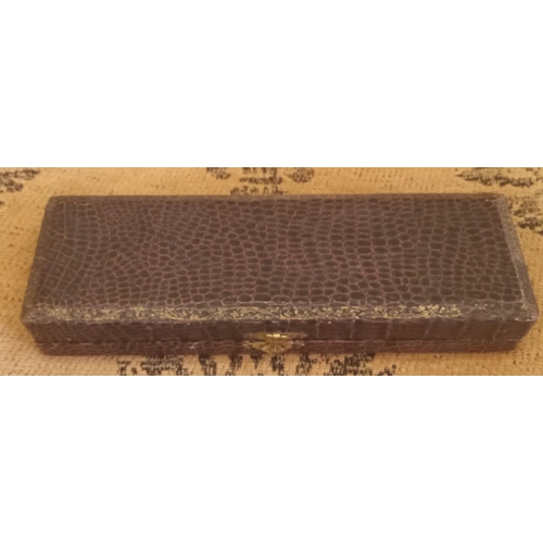 122 - A CASED FRENCH SILVER DIP PEN AND SEAL SET, with French Minerva head silver marks. The bodies with f... 