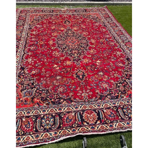 127 - A VIBRANT PERSIAN KASHAN RUG, hand knotted, high knot density, dyed using natural vegetable dyes. In... 