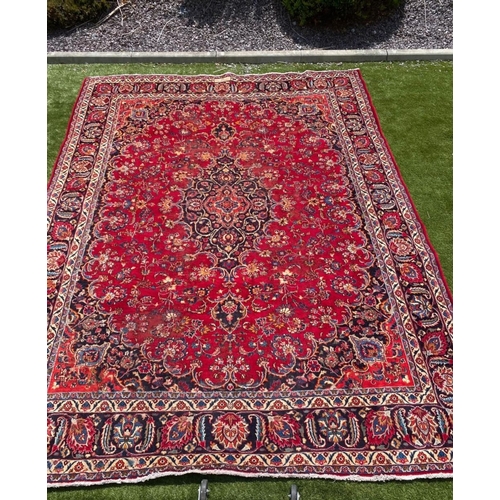 127 - A VIBRANT PERSIAN KASHAN RUG, hand knotted, high knot density, dyed using natural vegetable dyes. In... 