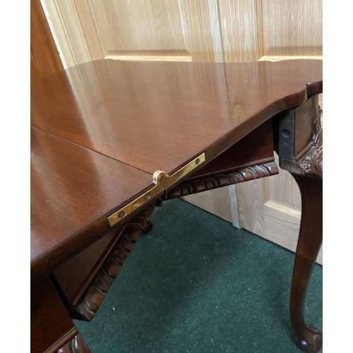 62 - AN EXCELLENT QUALITY CHIPPENDALE STYLE MAHOGANY TEA TABLE, with shaped inlaid fold-over top, above f... 