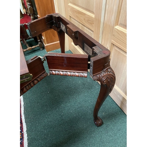 62 - AN EXCELLENT QUALITY CHIPPENDALE STYLE MAHOGANY TEA TABLE, with shaped inlaid fold-over top, above f... 