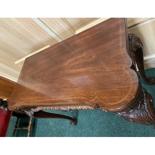 62 - AN EXCELLENT QUALITY CHIPPENDALE STYLE MAHOGANY TEA TABLE, with shaped inlaid fold-over top, above f... 