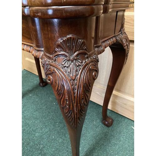 62 - AN EXCELLENT QUALITY CHIPPENDALE STYLE MAHOGANY TEA TABLE, with shaped inlaid fold-over top, above f... 