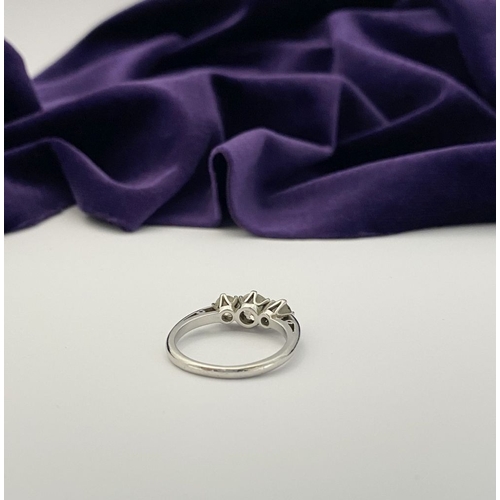 22 - A STUNNING PLATINUM THREE STONE DIAMOND RING, with three beautiful quality natural round brilliant c... 