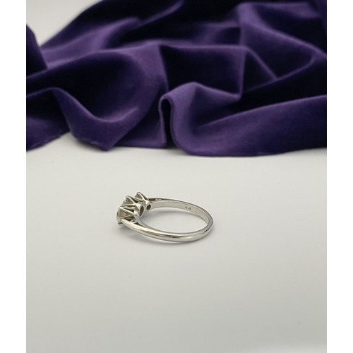 22 - A STUNNING PLATINUM THREE STONE DIAMOND RING, with three beautiful quality natural round brilliant c... 