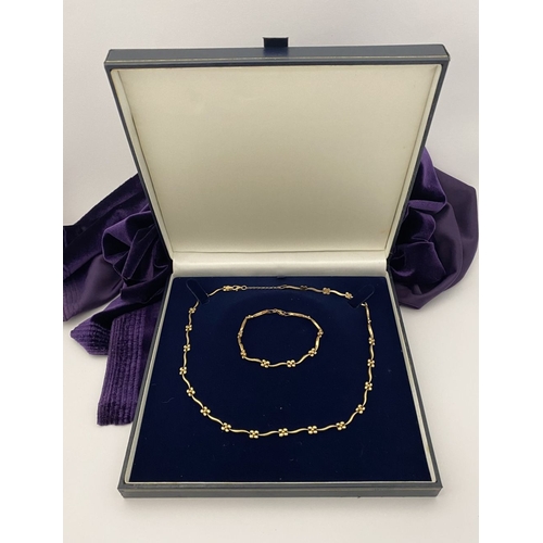 25 - A BEAUTIFUL 9CT GOLD NECKLACE & BRACELET, both with matching foliate design and long waving links, h... 