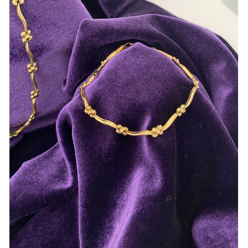 25 - A BEAUTIFUL 9CT GOLD NECKLACE & BRACELET, both with matching foliate design and long waving links, h... 