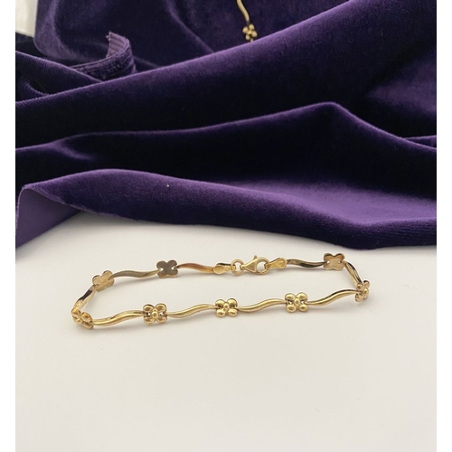 25 - A BEAUTIFUL 9CT GOLD NECKLACE & BRACELET, both with matching foliate design and long waving links, h... 