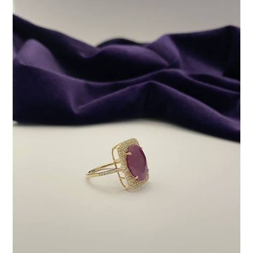 4 - A MAGNIFICENT 14CT GOLD RUBY & DIAMOND STATEMENT RING, with central 6.65ct oval mixed cut ruby, claw... 