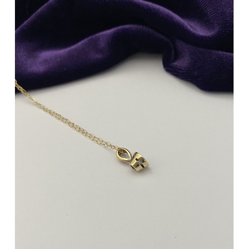 44 - AN ELEGANT 9CT YELLOW GOLD DIAMOND SOLITAIRE PENDANT NECKLACE, featuring beautiful round cut diamond... 