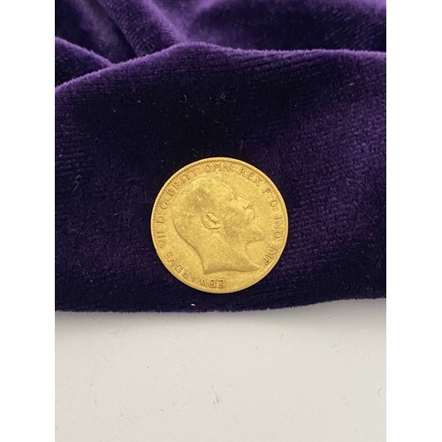 58 - AN EDWARD VII GOLD HALF-SOVEREIGN, 1902, bare head facing right. Toothed border with Latin: EDWARDS ... 