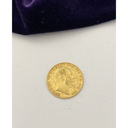 58 - AN EDWARD VII GOLD HALF-SOVEREIGN, 1902, bare head facing right. Toothed border with Latin: EDWARDS ... 