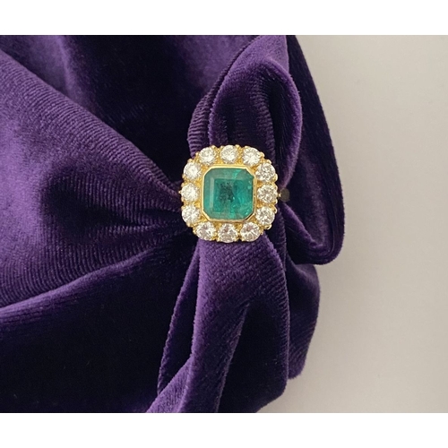 9 - AN EXCEPTIONAL 18CT GOLD EMERALD & DIAMOND CLUSTER RING, with central vibrant emerald in bezel setti... 