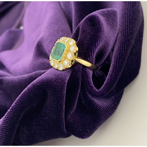 9 - AN EXCEPTIONAL 18CT GOLD EMERALD & DIAMOND CLUSTER RING, with central vibrant emerald in bezel setti... 