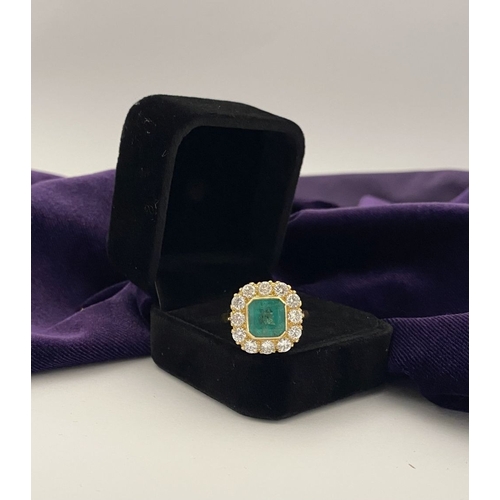 9 - AN EXCEPTIONAL 18CT GOLD EMERALD & DIAMOND CLUSTER RING, with central vibrant emerald in bezel setti... 