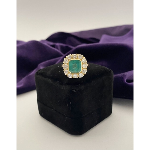 9 - AN EXCEPTIONAL 18CT GOLD EMERALD & DIAMOND CLUSTER RING, with central vibrant emerald in bezel setti... 