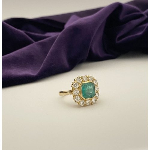 9 - AN EXCEPTIONAL 18CT GOLD EMERALD & DIAMOND CLUSTER RING, with central vibrant emerald in bezel setti... 
