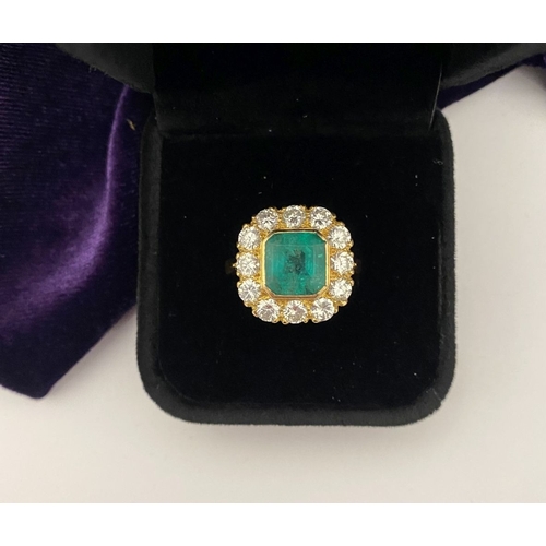 9 - AN EXCEPTIONAL 18CT GOLD EMERALD & DIAMOND CLUSTER RING, with central vibrant emerald in bezel setti... 