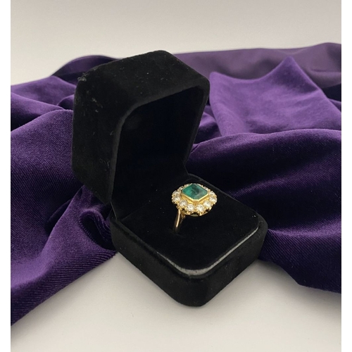 9 - AN EXCEPTIONAL 18CT GOLD EMERALD & DIAMOND CLUSTER RING, with central vibrant emerald in bezel setti... 