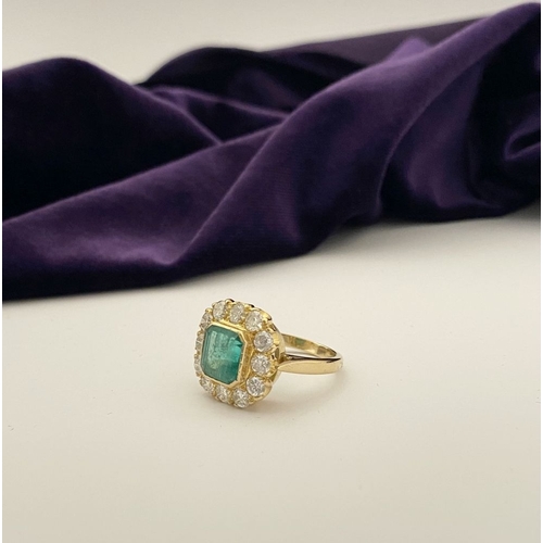 9 - AN EXCEPTIONAL 18CT GOLD EMERALD & DIAMOND CLUSTER RING, with central vibrant emerald in bezel setti... 
