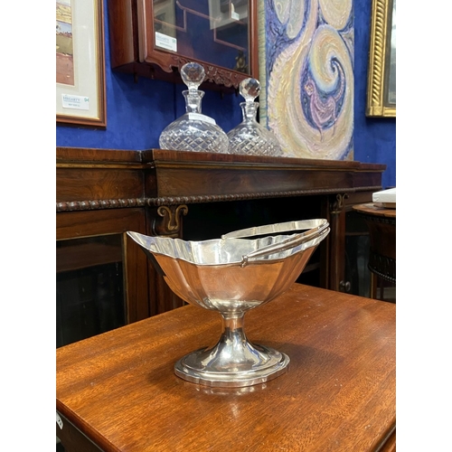 12 - A FINE GEORGE III IRISH SILVER HELMET SHAPED SUGAR BASKET, by Richard Sawyer, Dublin c.1798. The bod... 