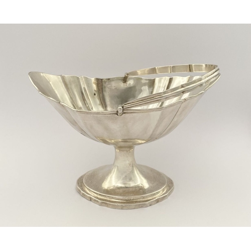 12 - A FINE GEORGE III IRISH SILVER HELMET SHAPED SUGAR BASKET, by Richard Sawyer, Dublin c.1798. The bod... 