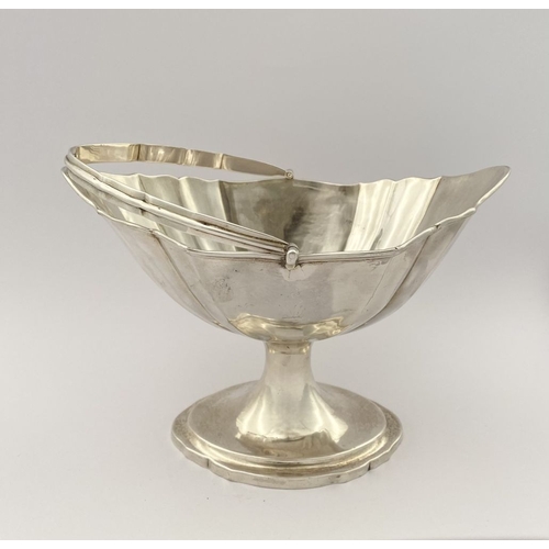 12 - A FINE GEORGE III IRISH SILVER HELMET SHAPED SUGAR BASKET, by Richard Sawyer, Dublin c.1798. The bod... 