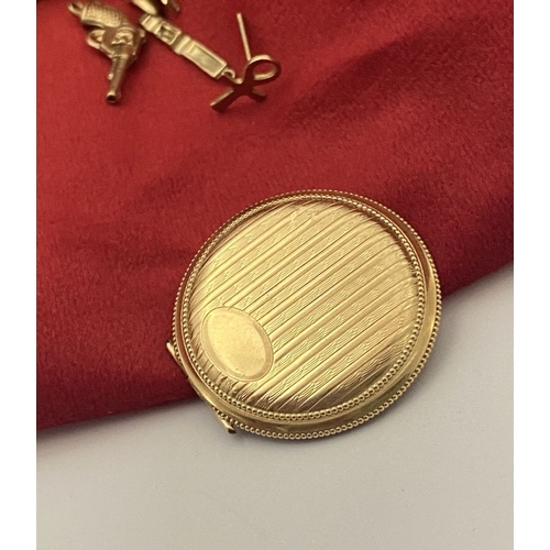 A WONDERFUL COLLECTION OF GOLD JEWELLERY, majority 9ct gold, small ...