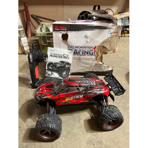 252 - Go stock full proportion monster trusck with controller