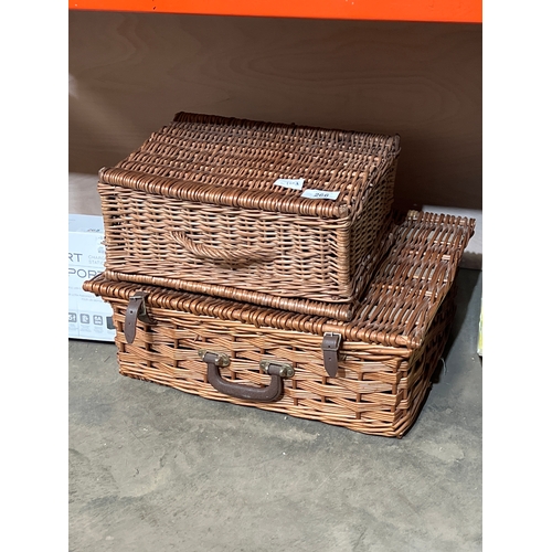 266 - Picnic basket and wicker basket