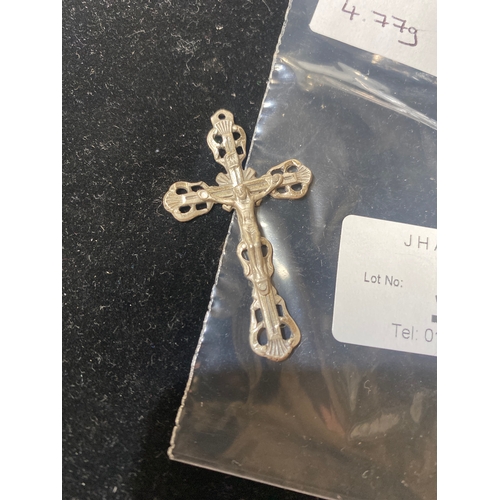 30 - Silver 4.77g necklace religious cross pendant