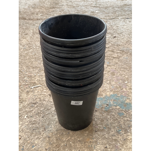 387 - 22 plant pots