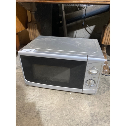 431 - Sainsburys 700W microwave in clean condition