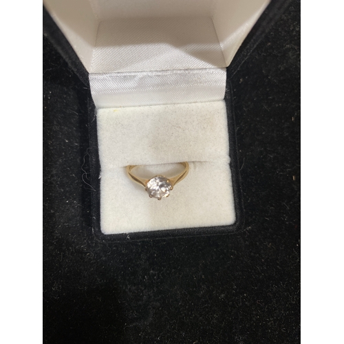 40B - 9ct solitaire gold ring - 1.65g - size M with suspect Moissanite stone