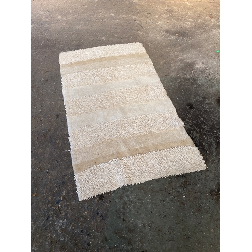 99 - Fluffy rug - 160x90cm