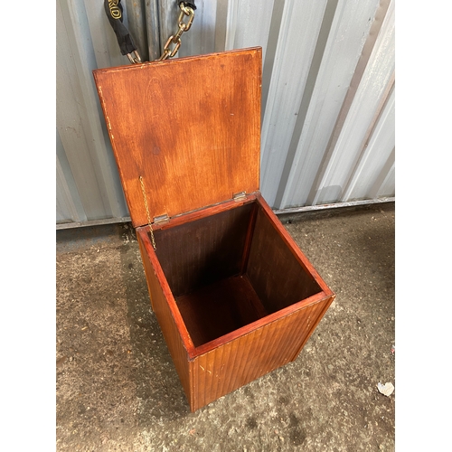 117 - Retro lift up storage box