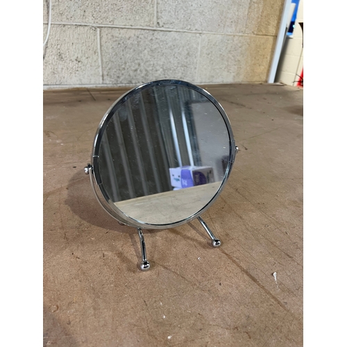 57 - Makeup mirror&magnifying side