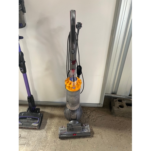 112 - Dyson dc40 hoover - tested & working