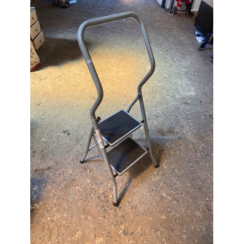 123 - 2 step metal ladder